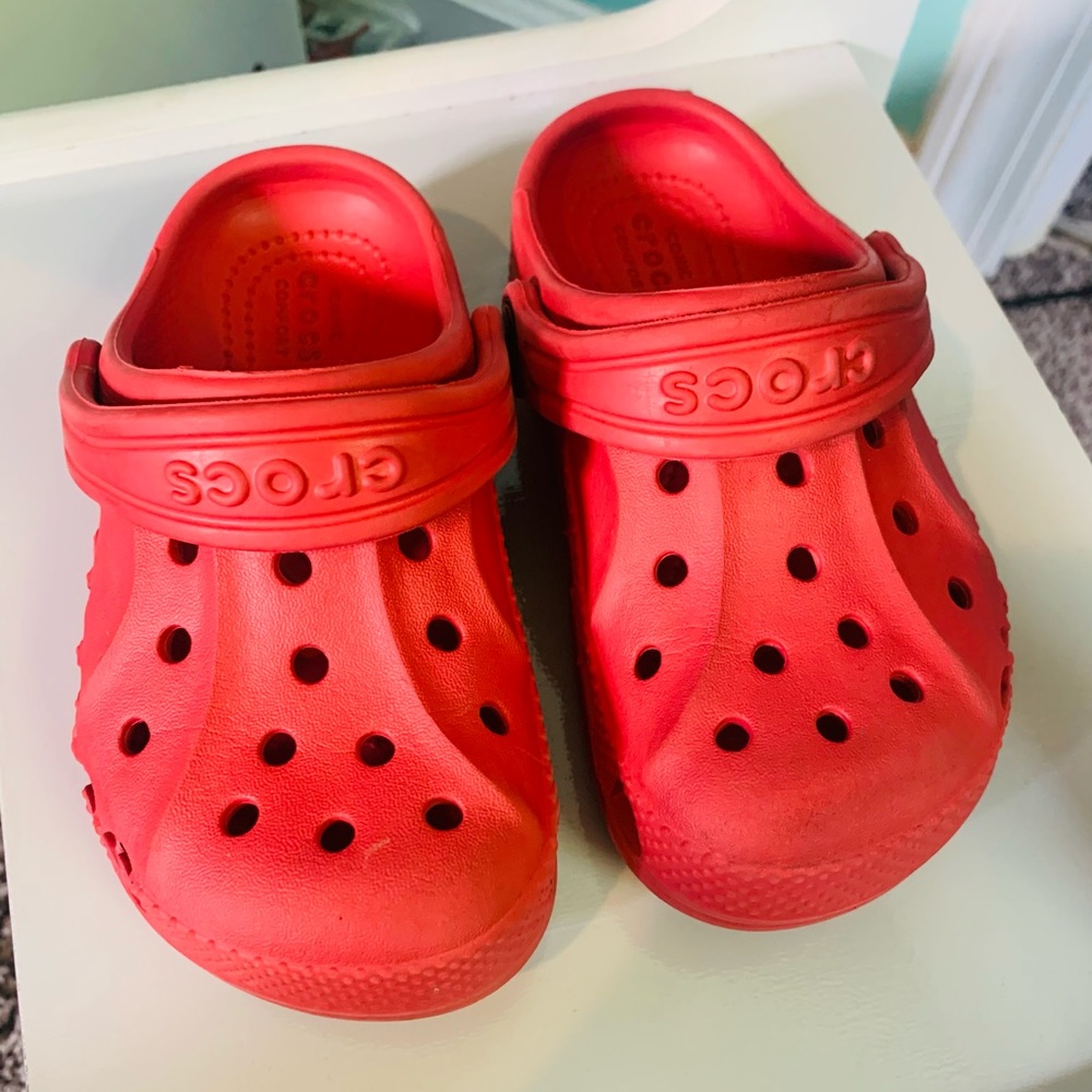 Toddler crocs
